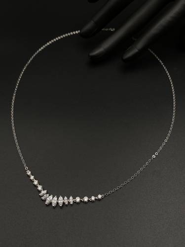 عقد ذهب ابيض عيار 18