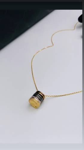 عقد ذهب عيار 18