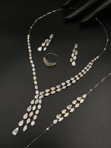 طقم ذهب عيار 18