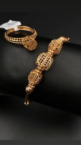 GOLD BRACELET WITH RING K21