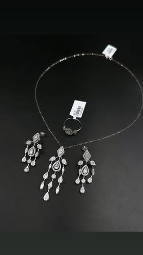نصف طقم ذهب ابيض عيار 18