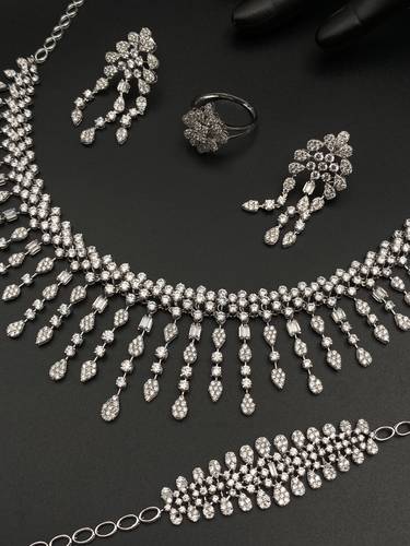 طقم ذهب عيار 18