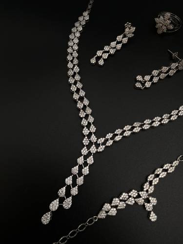 طقم ذهب عيار 18