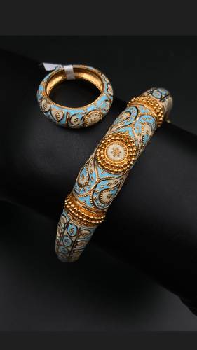 GOLD BRACELET WITH RING K21