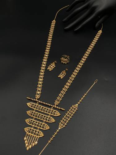 طقم ذهب عيار 21 