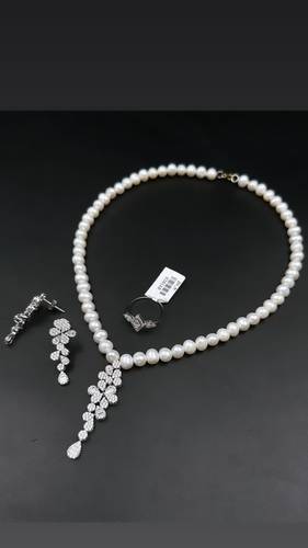 نصف طقم ذهب ابيض عيار 18 مع لولو زراعي
