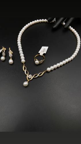 GOLD SET K18 WITH CULUTRED PEARL
