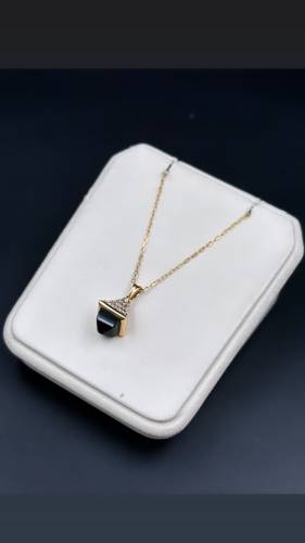 عقد ذهب عيار 18