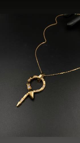 عقد ذهب عيار 18