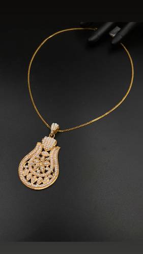 YELLOW GOLD NECKLACE K21 WITH CULTURED PEARL