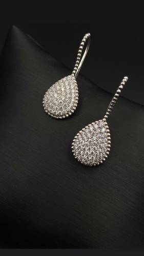 حلق ذهب ابيض عيار 18