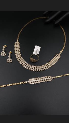 طقم ذهب أصفر عيار 18
