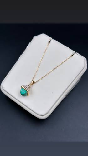 عقد ذهب عيار 18