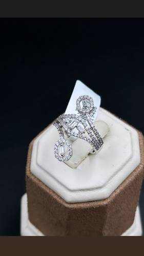 WHITE GOLD RING 18K