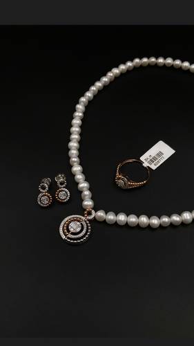 GOLD HALF SET K18 WITH CULTURED PEARL