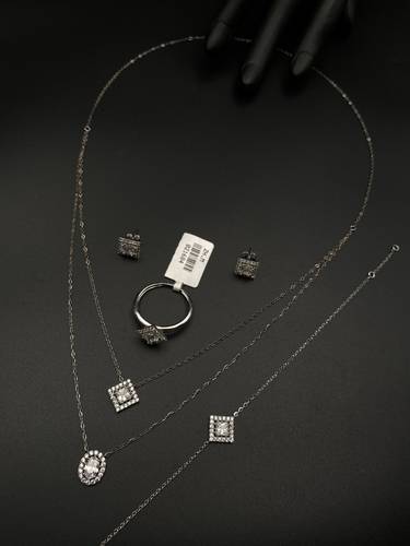 طقم ذهب ابيض عيار 18