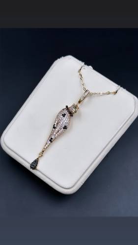 عقد ذهب عيار 18