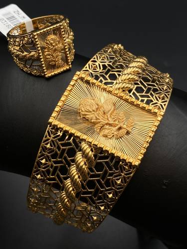 GOLD BRACELET WITH RING K21