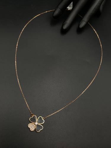 عقد ذهب عيار 18