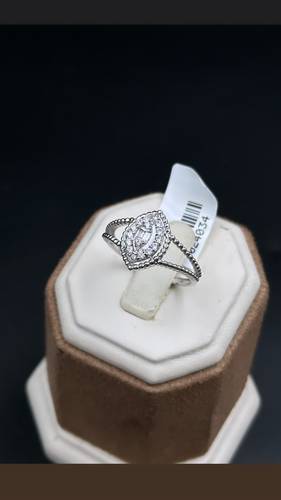 WHITE GOLD RING 18K