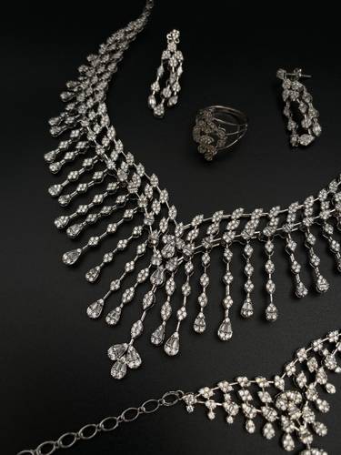 طقم ذهب عيار 18