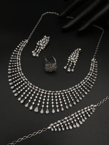 طقم ذهب عيار 18