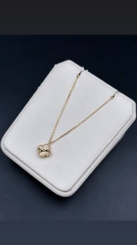 عقد ذهب عيار 18