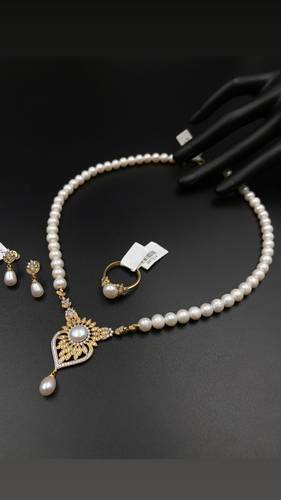 GOLD HALF SET K18 WITH CULTURED PEARL