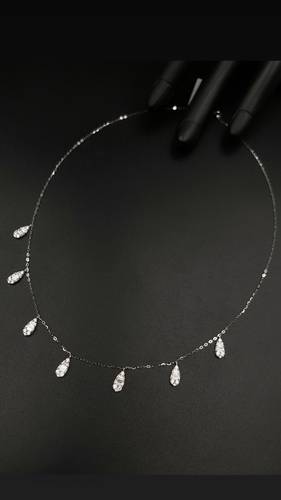 عقد ذهب أبيض عيار 18