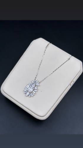 WHITE GOLD NECKLACE K18