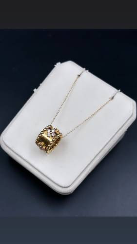 عقد ذهب عيار 18