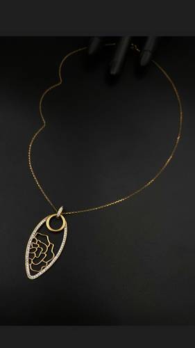 YELLOW GOLD NECKLACE K18
