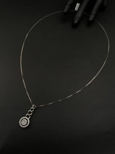 عقد ذهب أبيض عيار 18