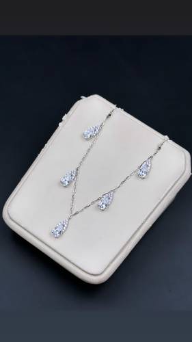 WHITE GOLD NECKLACE K18