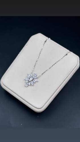 WHITE GOLD NECKLACE K18