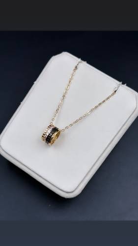 عقد ذهب عيار 18