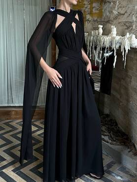 Noir Cross Elegance