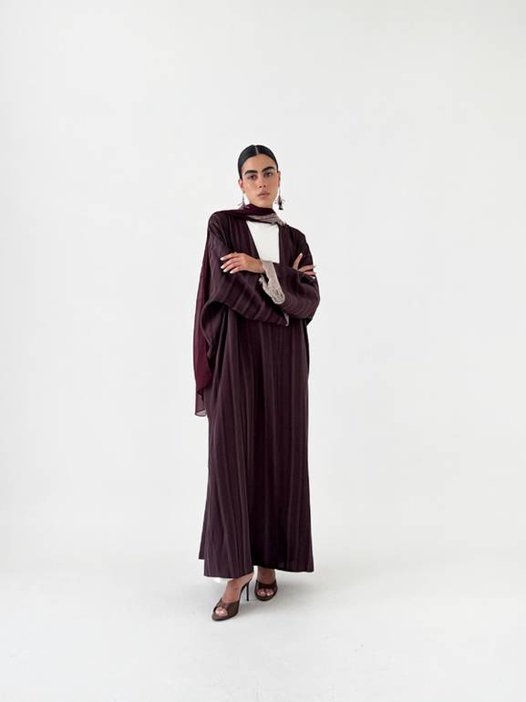 ذا ليس ، عنابي 