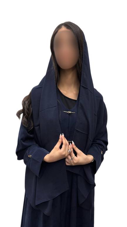 عباية كحلي مشجرة و ناعمه مناسبه للصيف مزينه باكسسوار
