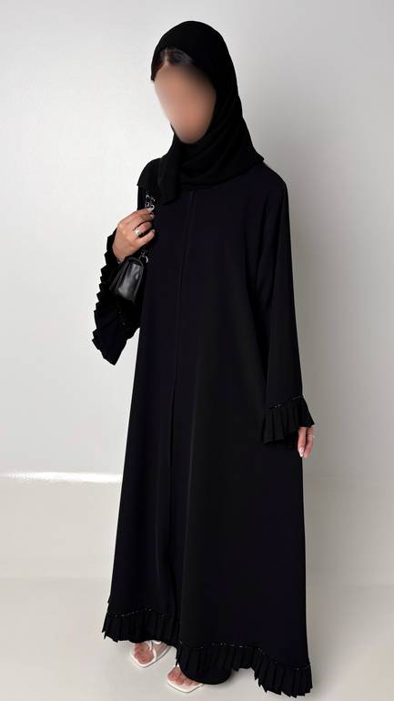 عباية كريب نواعم تطريز يدوي و كسرات من الأكمام و اسفل العباية