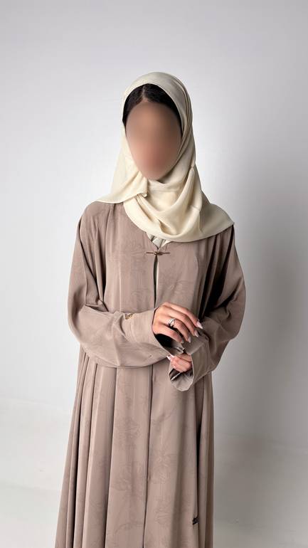 عباية بيج مشجرة مناسبه للصيف مزينه باكسسوار ذهبي