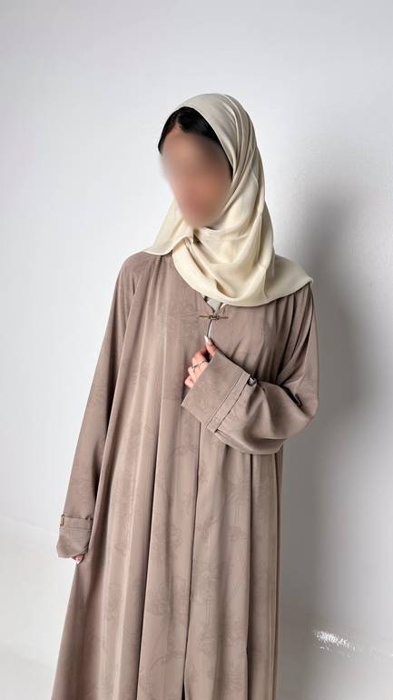 عباية بيج مشجرة مناسبه للصيف مزينه باكسسوار ذهبي