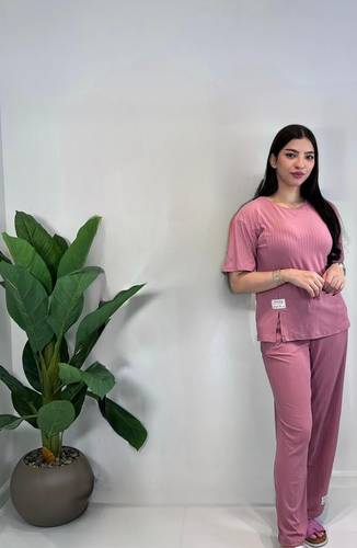 بجامة بيت نسائية نص كم بفتحة جانبية