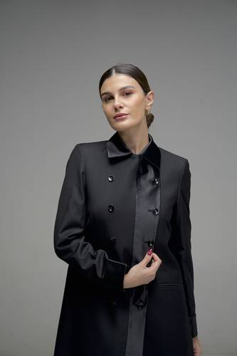 عباية باللون الأسود مع التفتة- K348
