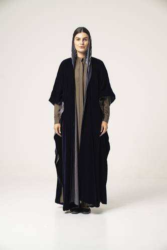 عباية مخمل باللون الكحلي - K525