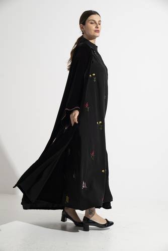 عباية مخمل باللون الأسود - K406