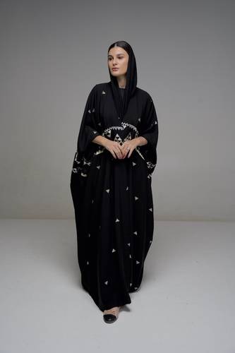عباية مطرزة بالنقش السعودي - K367