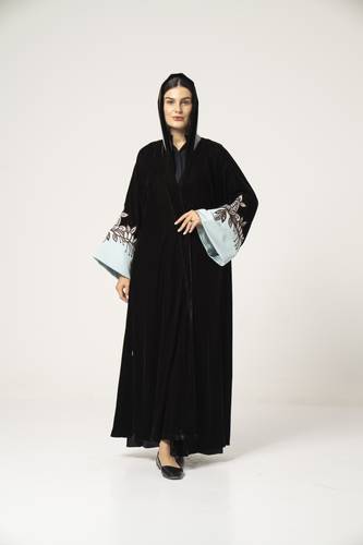 عباية مخمل باللون البني الغامق - K509