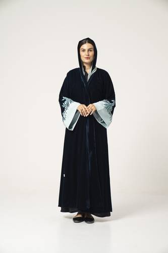 عباية مخمل باللون الكحلي - K510