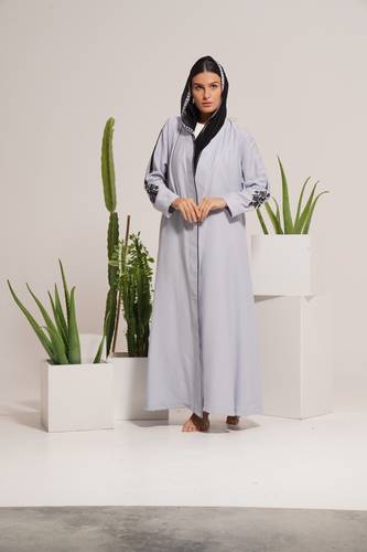 عباية مع طرحة مطرزة - BP21